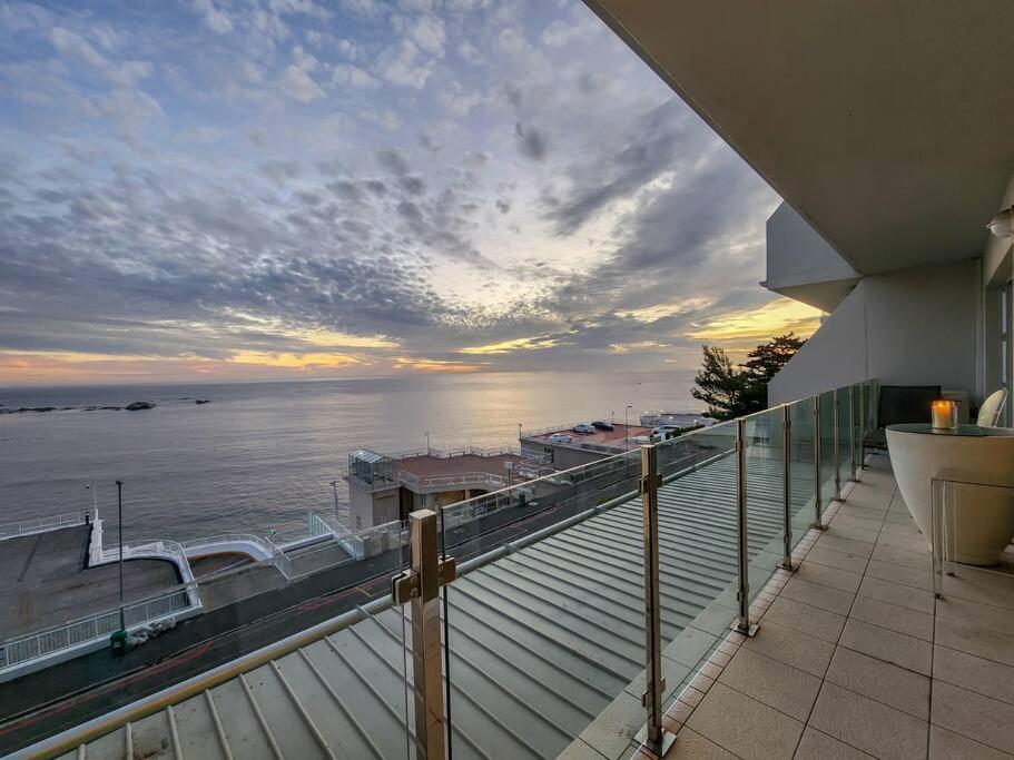 Appartamento Cozy And Stylish With Exceptional Views! Città del Capo Esterno foto