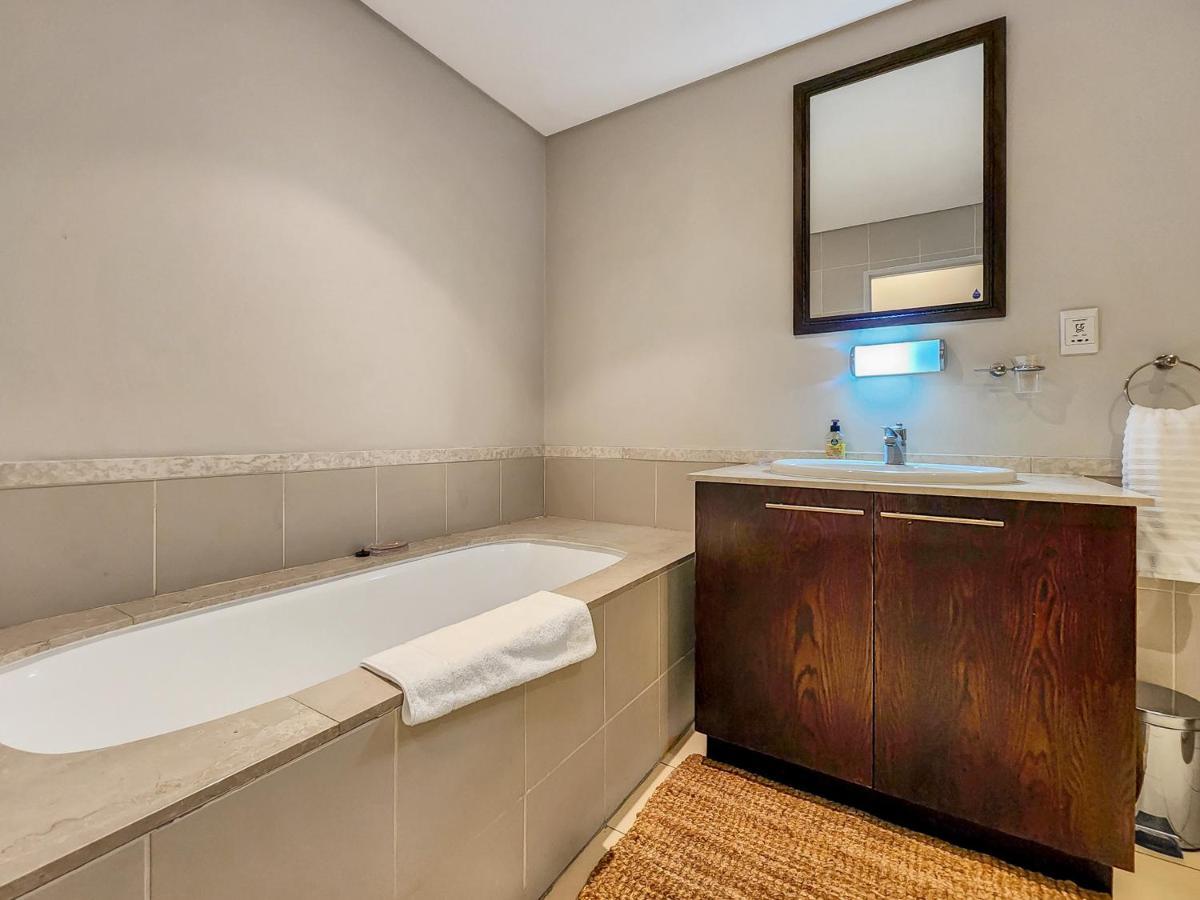 Appartamento Cozy And Stylish With Exceptional Views! Città del Capo Esterno foto